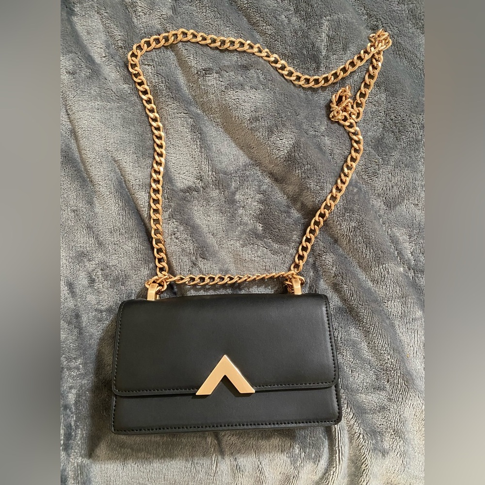 Valluv black purse